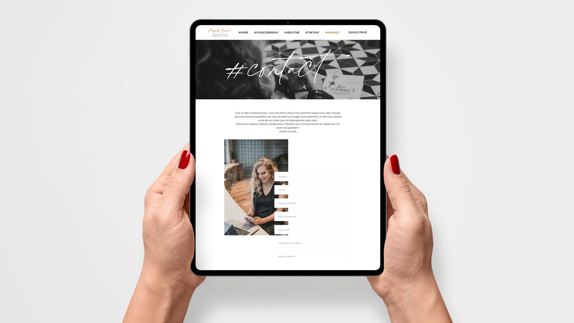 iPad avec la présentation de la page contact du site vitrine de Magaly ZARKA