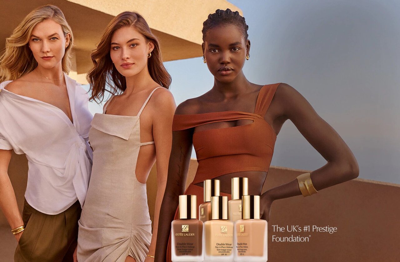 La marque de beauté Estee Lauder démontre l'inclusion avec trois femmes de différentes couleurs de peau 