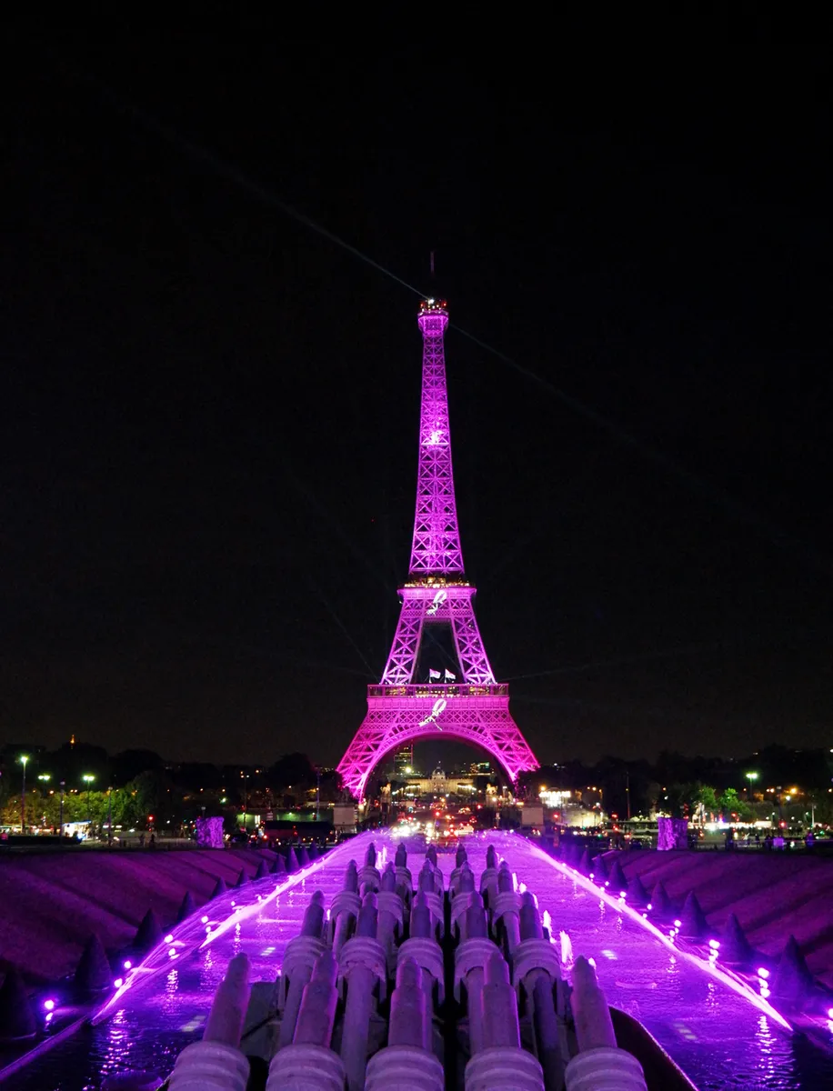 Tour Eiffel pour l'Octobre Rose - 11 campagnes de sensibilisation engagées en France