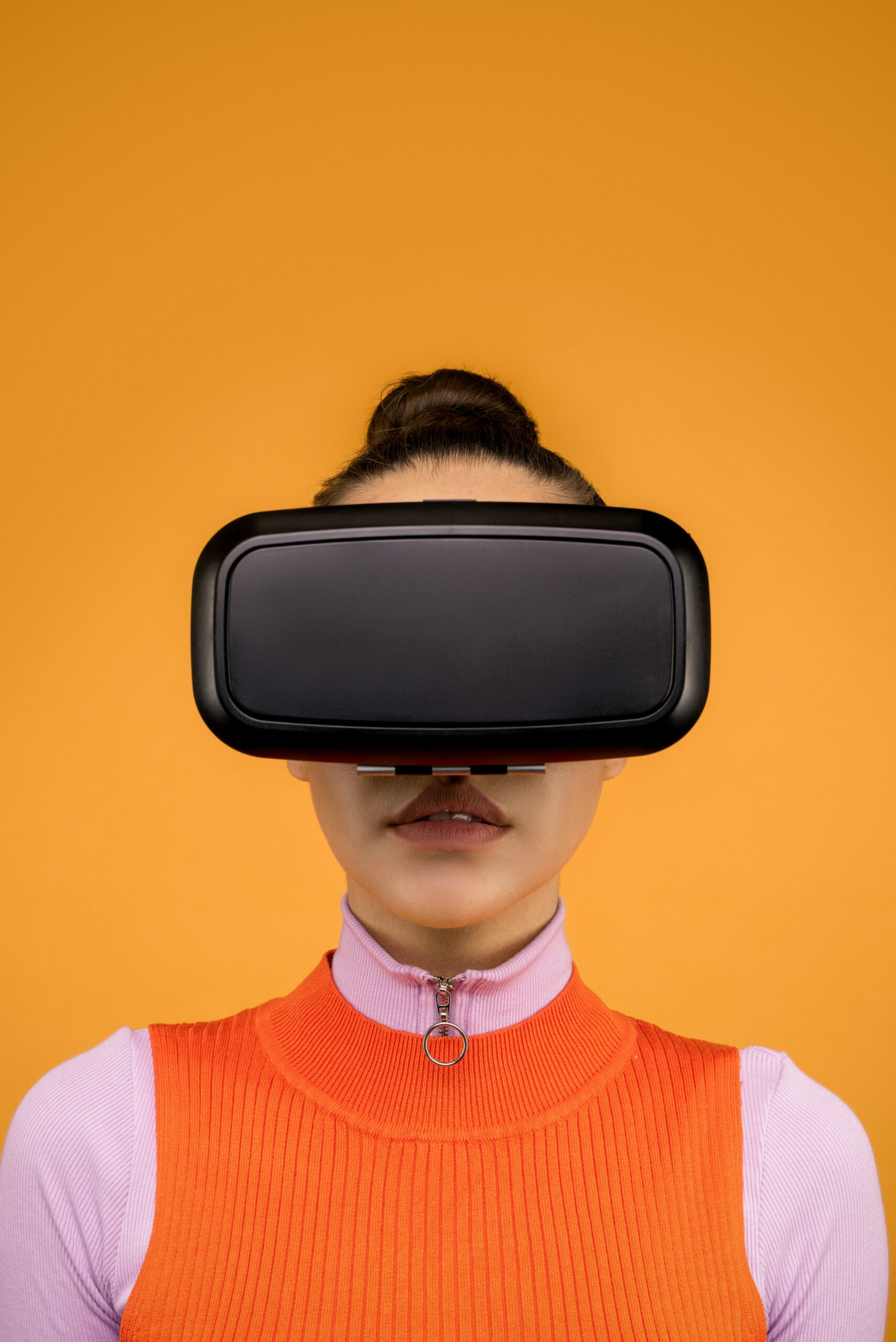  Femme casque réalité virtuelle 